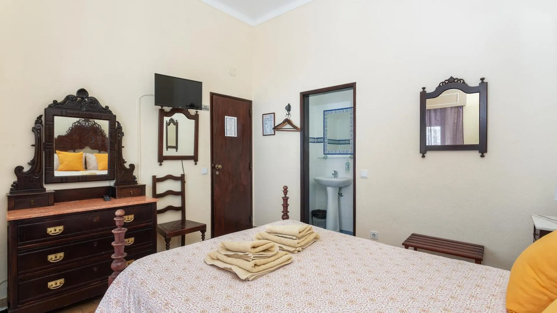 Al - Alojamento Local Pension Bicuar Olhao